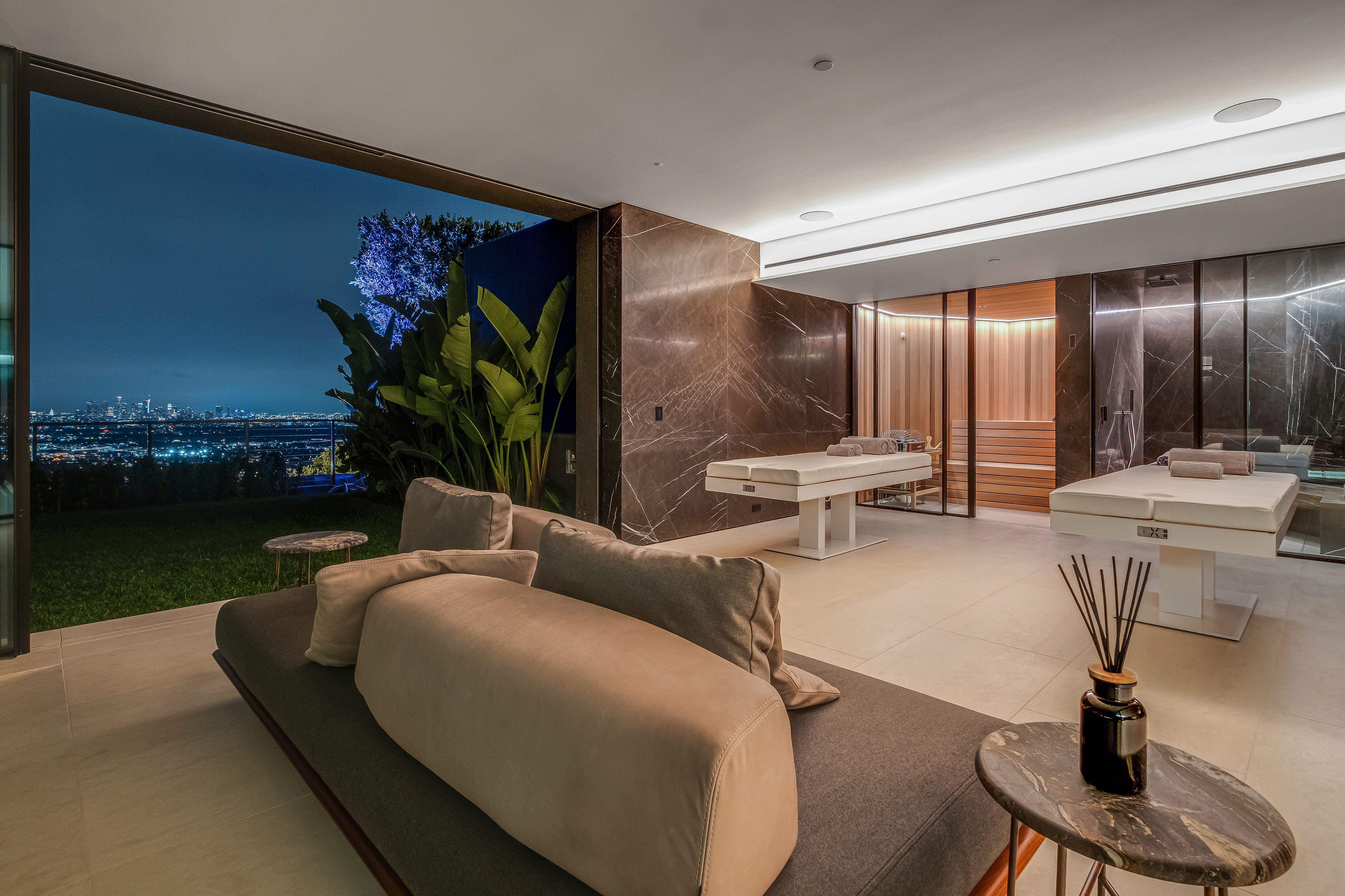 8408 Hillside Avenue 31 Image