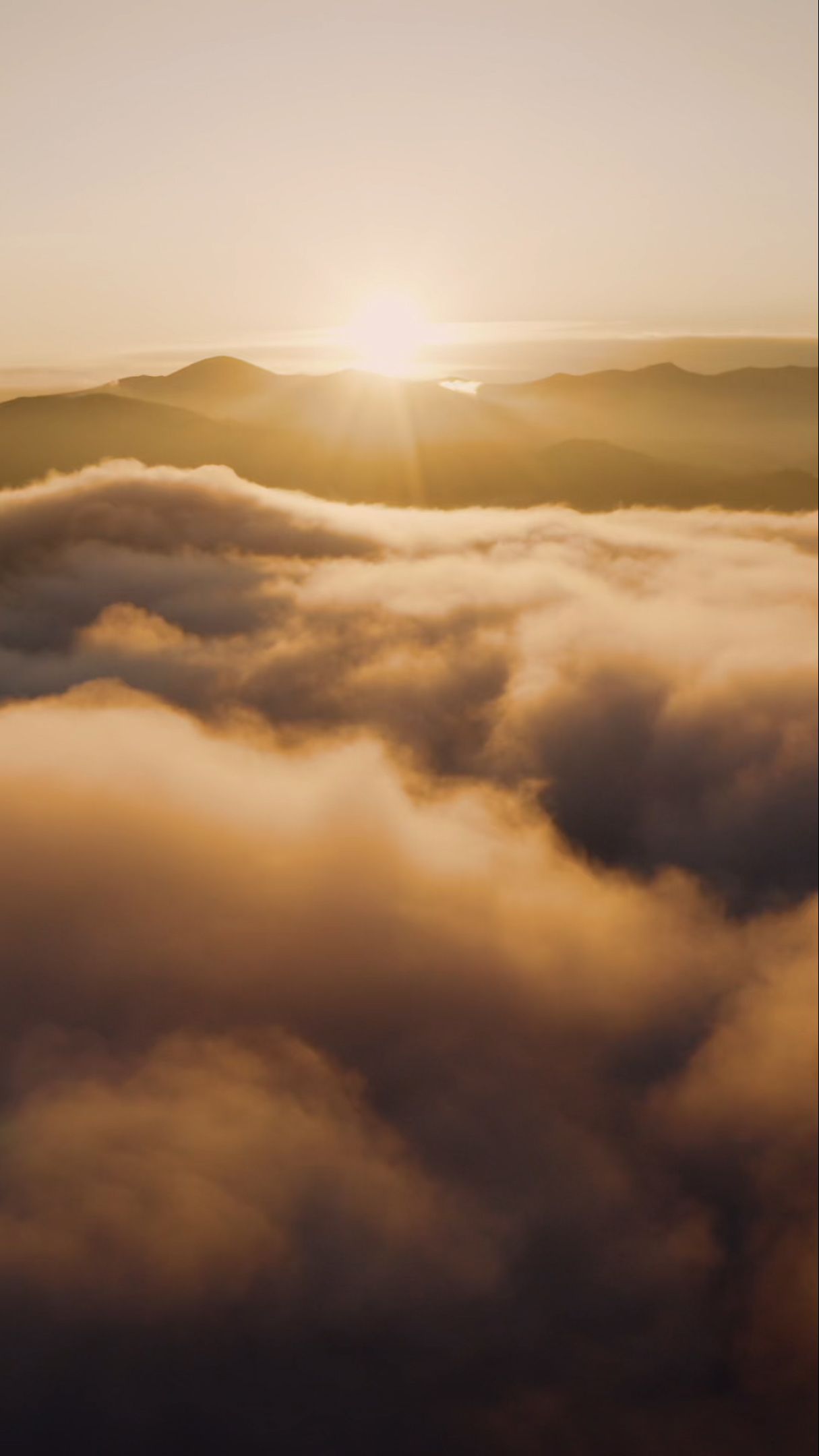 Cover Latitudes Vertical news Image