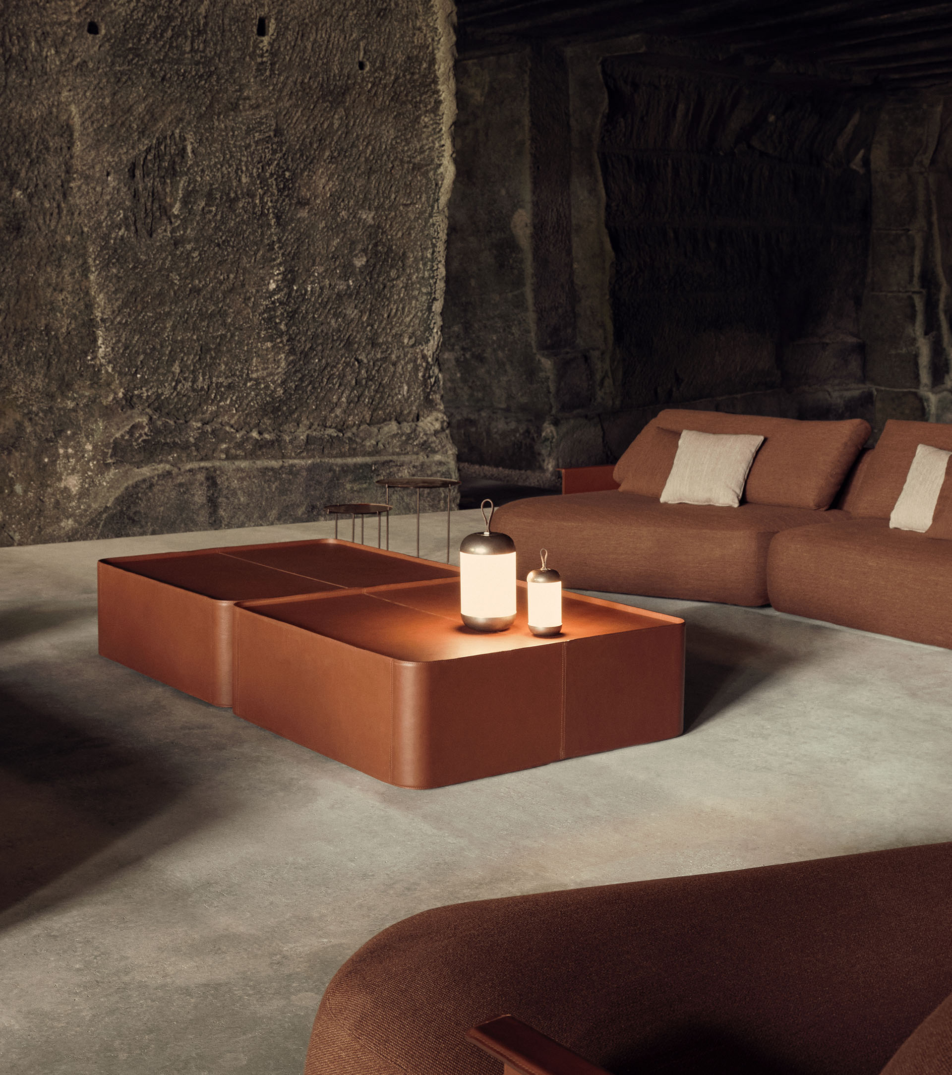 Exteta coffee table mobile Image