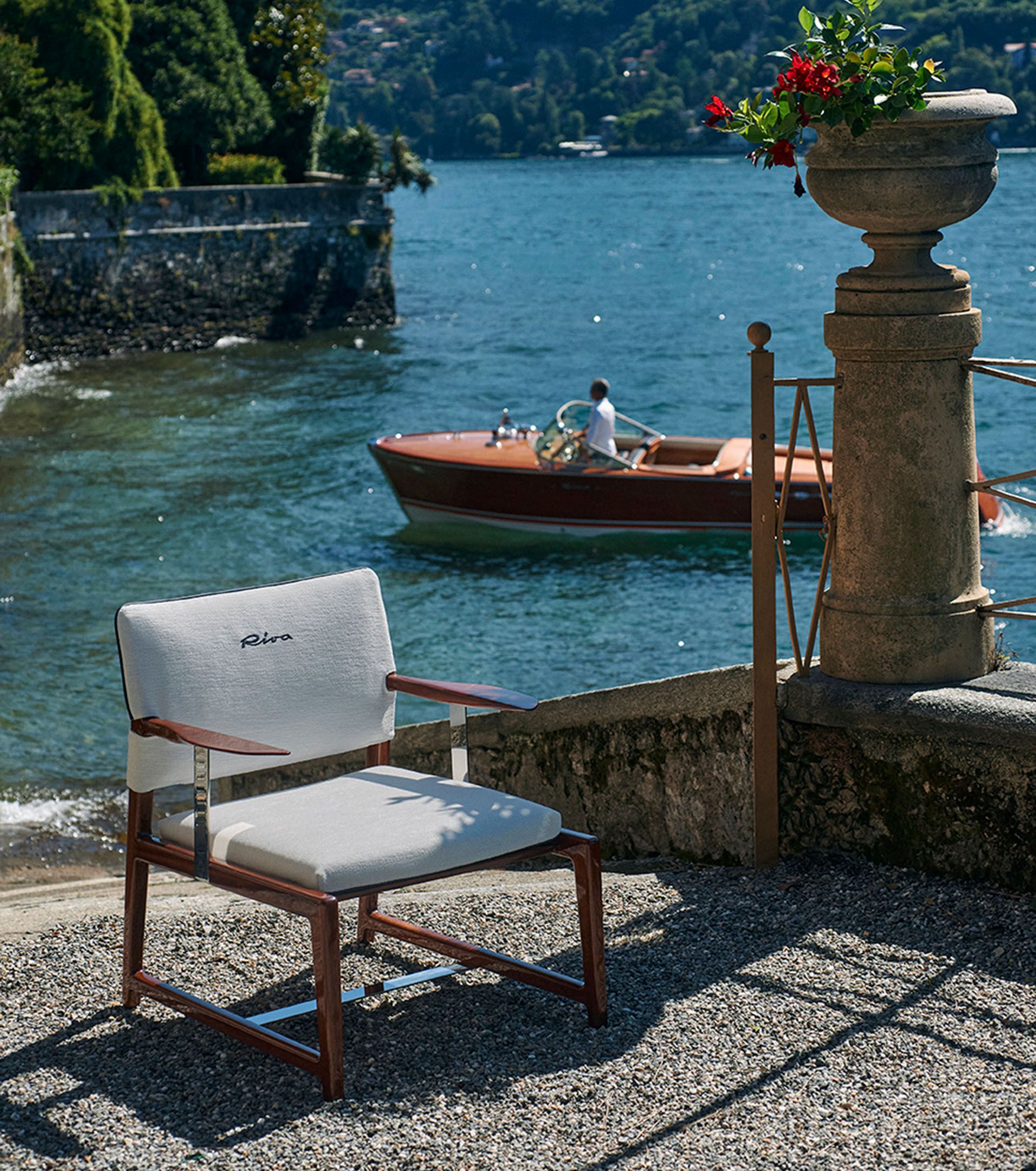 Extetax Riva Vertical Image