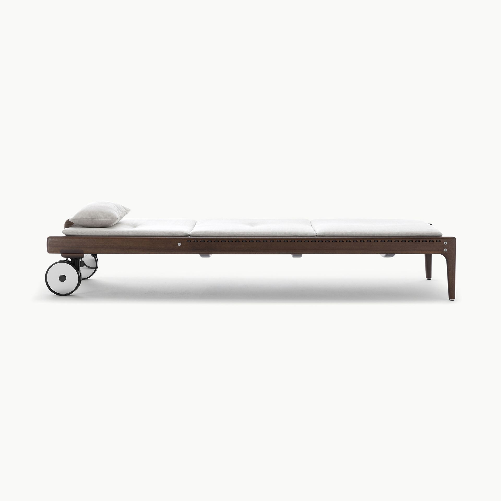 Levante Sun Lounger01 Image