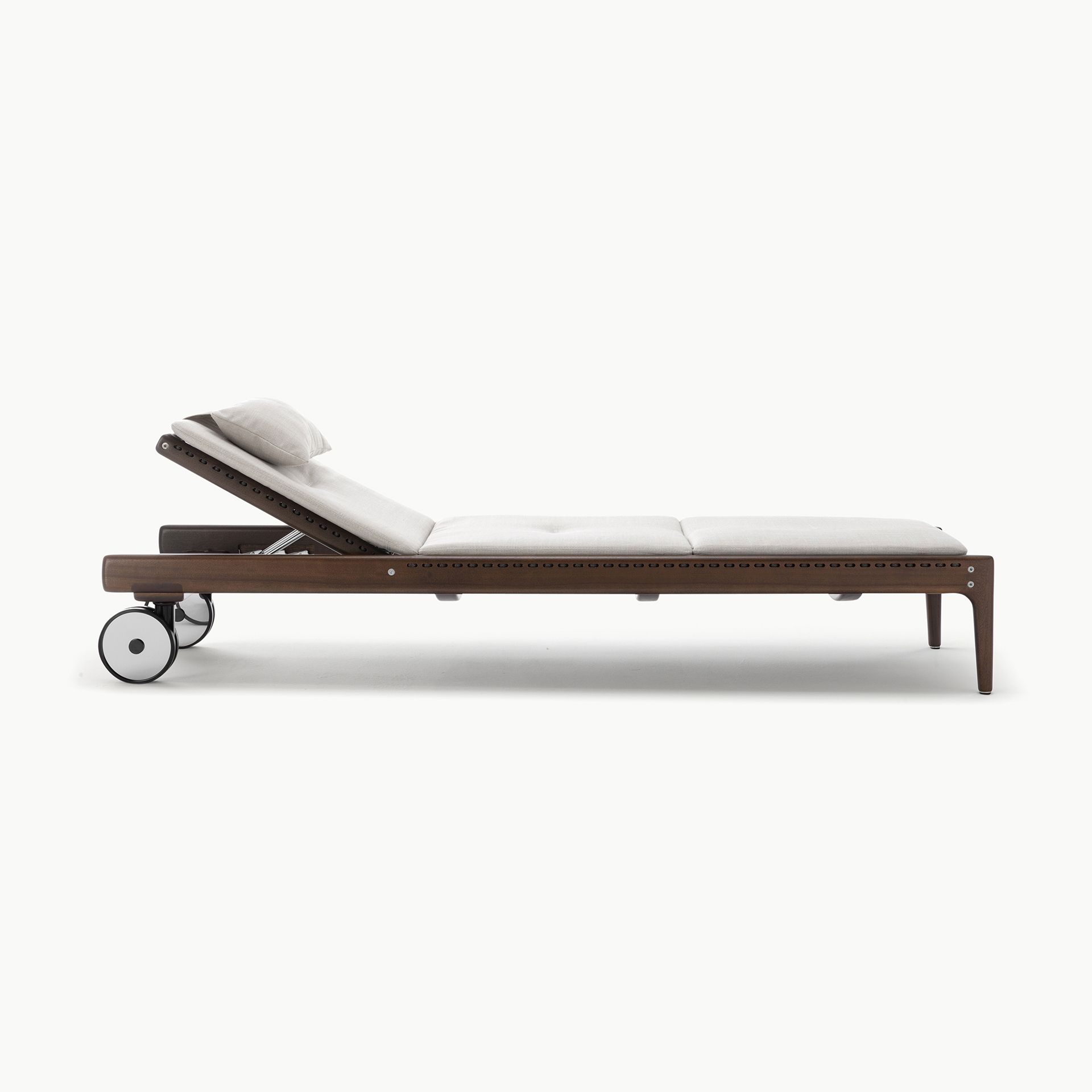 Levante Sun Lounger05 Image