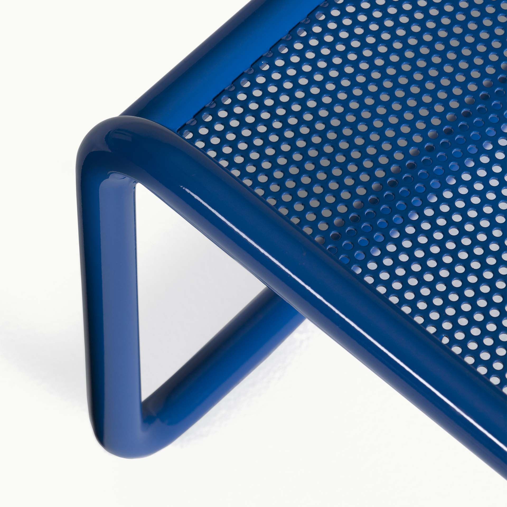 Locus Solus Pouf06 Image