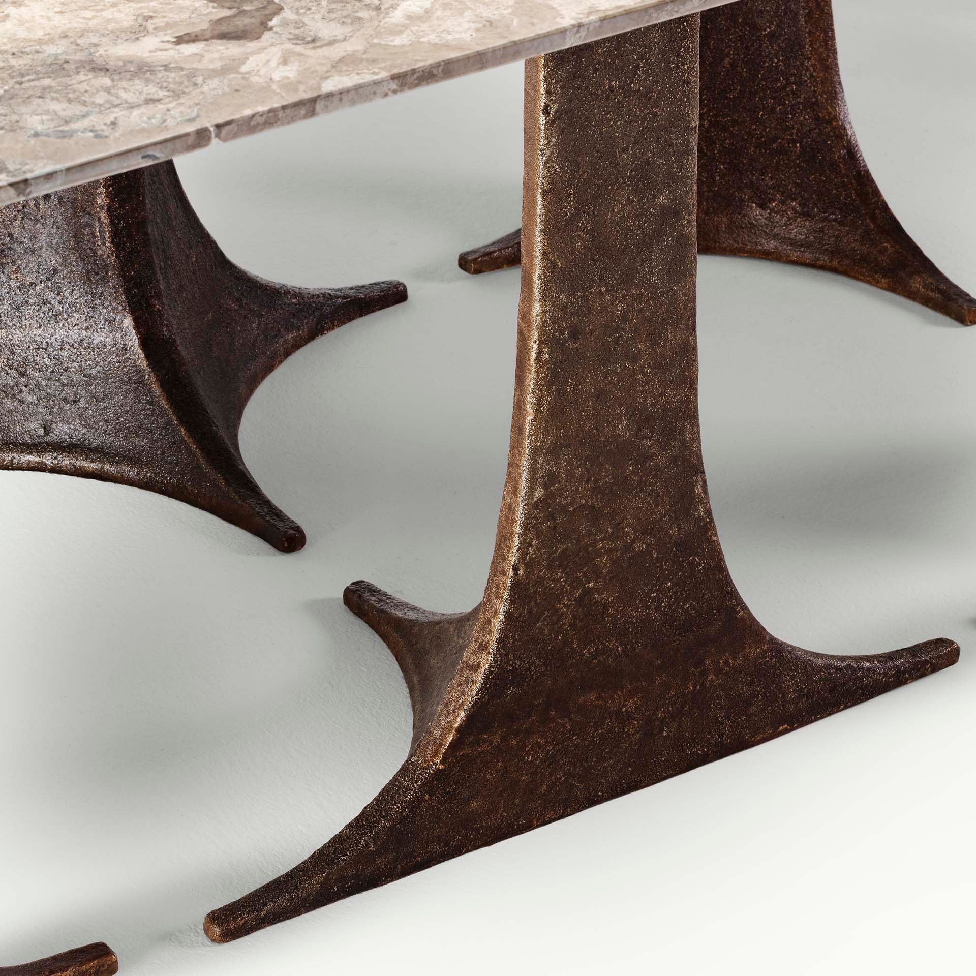 Oscar Dining Table 02 Image