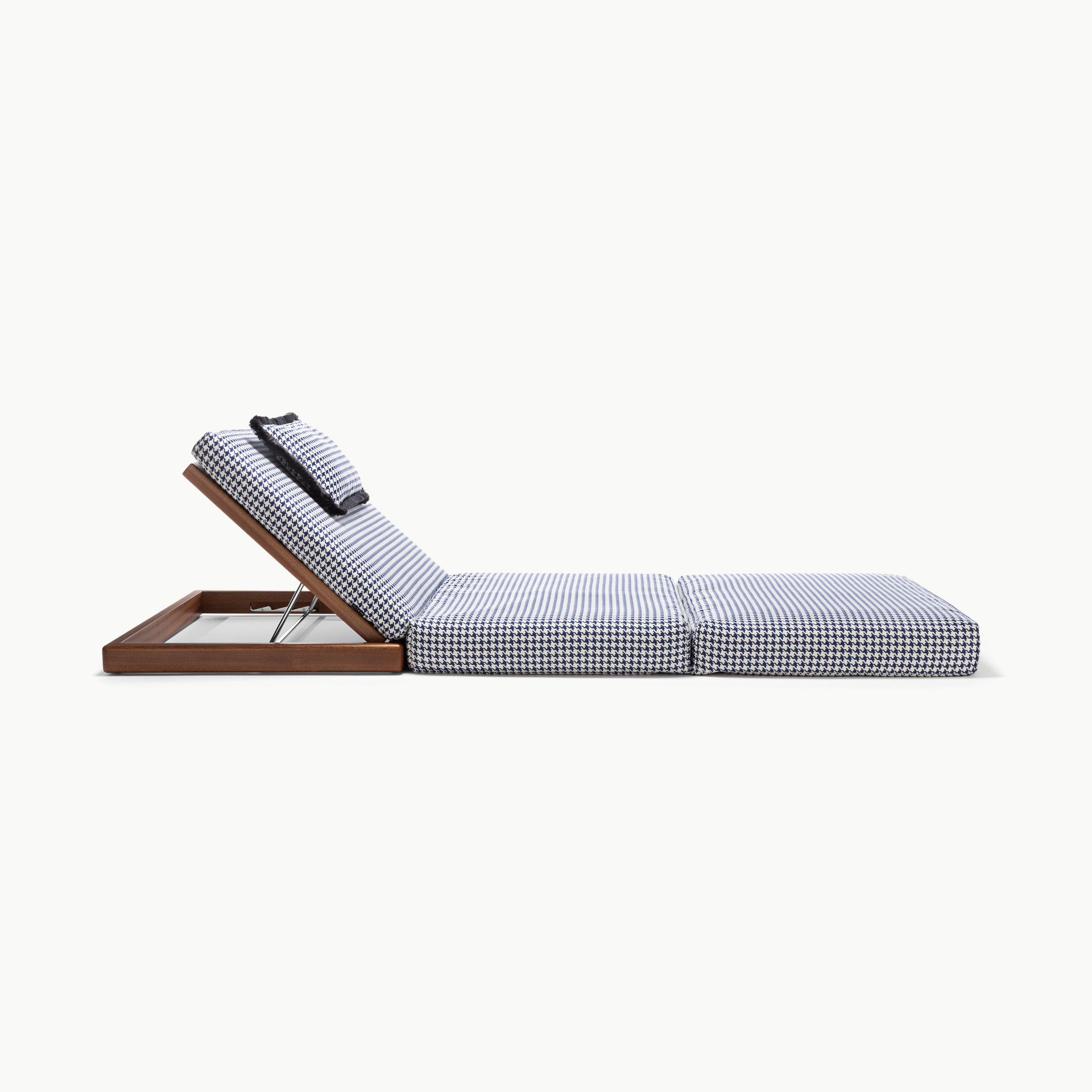 Sunset Pool Side Bed01 Image